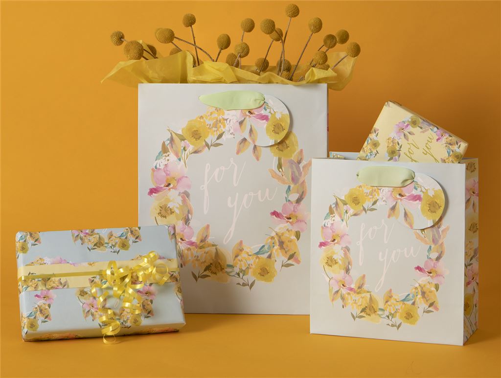 Giftwrap - Luxury Easter Wreath Wrapping Paper
